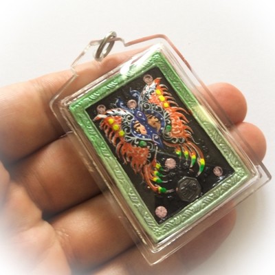 Taep Jamlaeng Butterfly King- Pim Glang Sariga Dong -Green Frame Sacred Black Sariga &amp; Maha Taep Powders - (1 Golden Trimutri Bucha 1 Look Namo Plug+ 4 Silver Takrut and 21 Gems)- Sae Yid 60 Edition