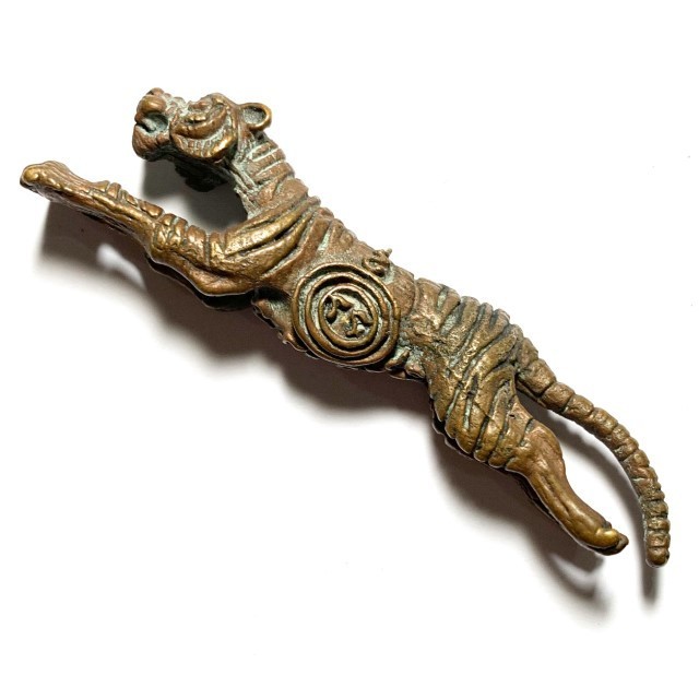 Suea Phaen Pern Dtaek Run 3 leaping Tiger Wicha Maha Bao Maha Ud  Circa 2545 BE BE LP Yaem Wat Takian