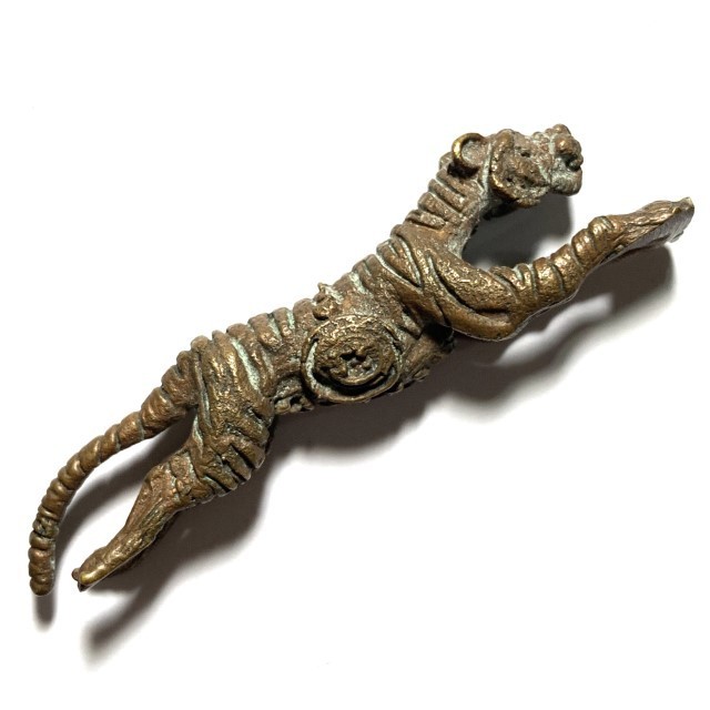 Suea Phaen Pern Dtaek Run 3 leaping Tiger Wicha Maha Bao Maha Ud  Circa 2545 BE BE LP Yaem Wat Takian