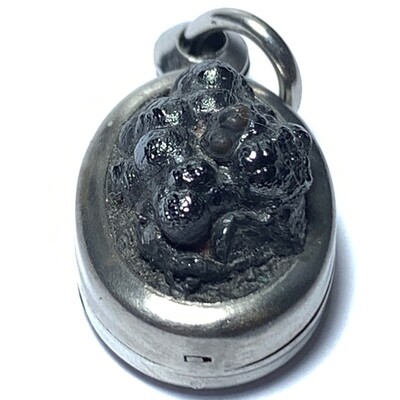 Rae Koh Larn (Lek Lai related Elemental from Koh Larn island) 2 x 1.5 x 1.3 Cm - good health and wealth increasing amulet