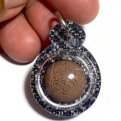 Look Om Na Hnaa Tong with Takrut Sariga Spell &amp; Lakshman Powders Amulet Luang Por Hwan Blessed for Wat Sai Kam Ho 2559 BE