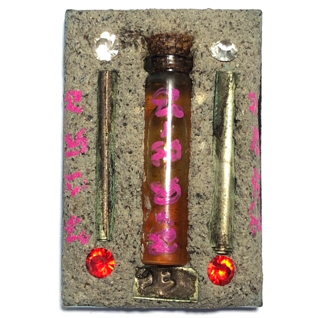 Locket Khun Phaen Jet Nang Plii - Nuea Pong Prai Nang Plii fang Ploi Sek + Nam Man Prai - 7 Prai Maidens powders with Gems and Prai Oil - Ajarn Wirataep + 7 Great Lay Masters - #93 - 199 Made