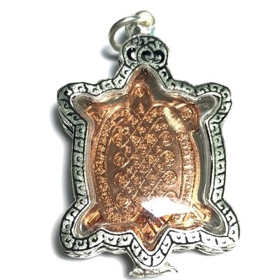 Rian Tao Ruean LP Suang Nuea Tong Daeng Long Ya Rachawadee Plod Nee Edition 2562 BE Luang Por Udom Sak Wat Weluwan Silver Casing Included
