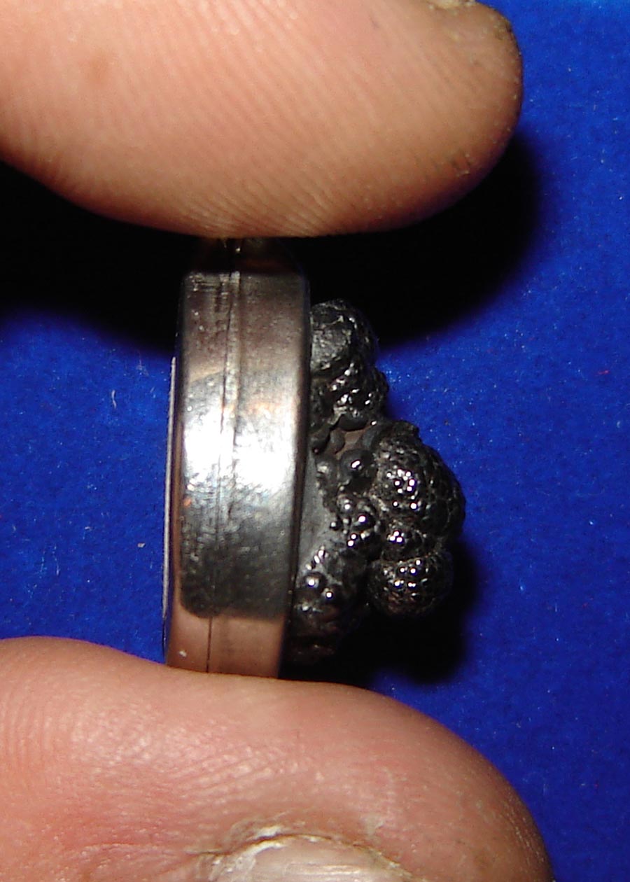 Rae Koh Larn (Lek Lai related Elemental from Koh larn island) 2Cm x 1.5 Cm - good health and wealth increasing amulet