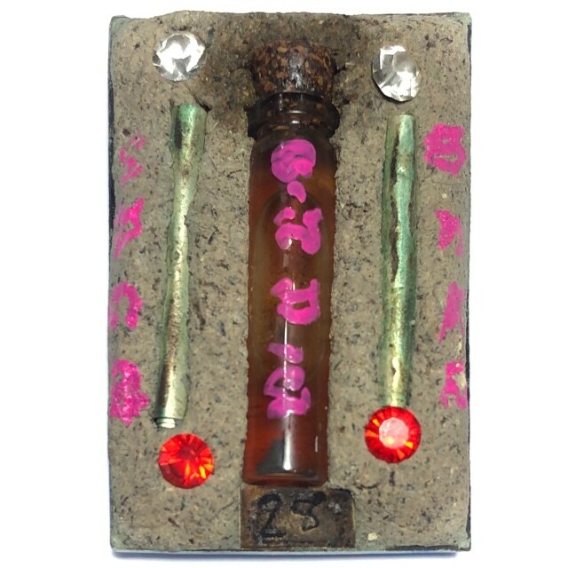 Locket Khun Phaen Jet Nang Plii - Nuea Pong Prai Nang Plii fang Ploi Sek + Nam Man Prai - 7 Prai Maidens powders with Gems and Prai Oil - Ajarn Wirataep + 7 Great Lay Masters - #28 - 199 Made