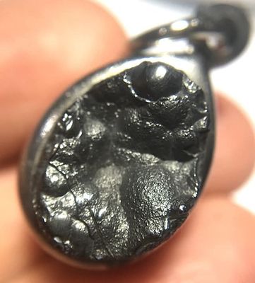 Rae Koh Larn (Lek Lai related Elemental from Koh Larn island) 2 x 1.5 x 1.3 Cm - good health and wealth increasing amulet