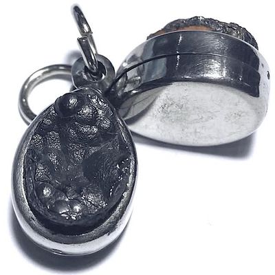 Rae Koh Larn (Lek Lai related Elemental from Koh Larn island) 2 x 1.5 x 1.3 Cm - good health and wealth increasing amulet