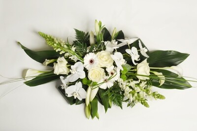 bloemstuk wit en orchideeën