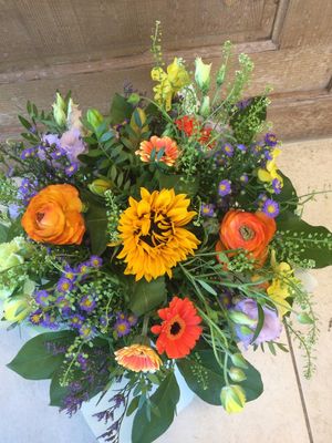 Voorjaarsbloemen met zonnebloemen