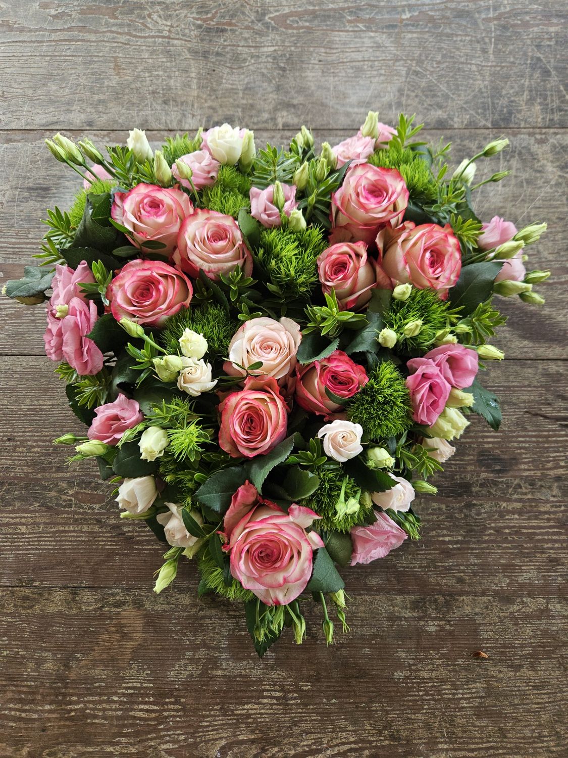 hart met roze rozen