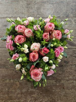 hart met roze rozen