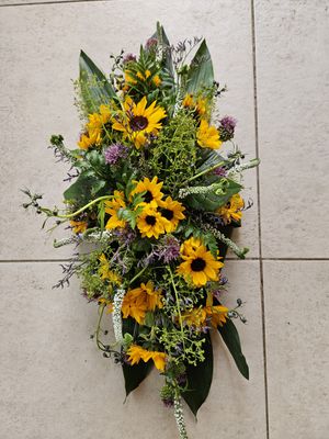 bloemstuk met zonnebloemen