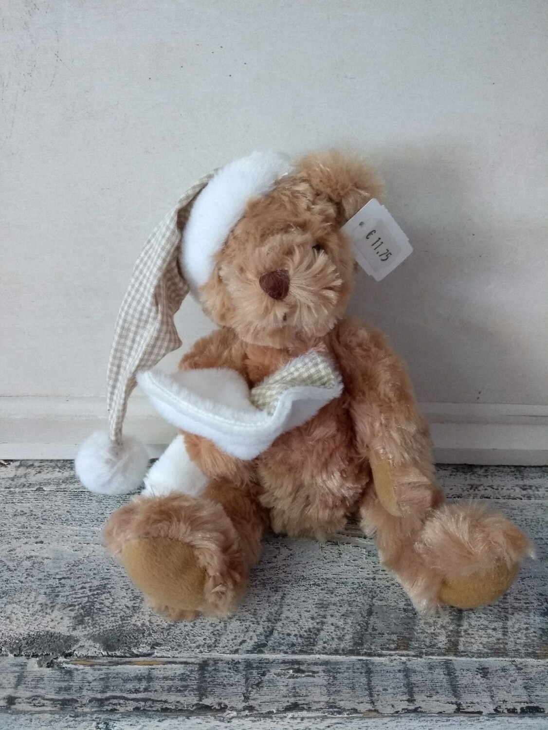 Beertje met slaapmutsje ruitjes beige. 19 cm hoogte