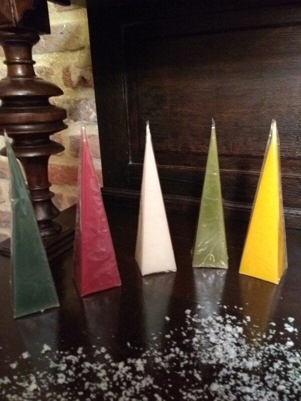 Kaars piramide verschillende kleuren