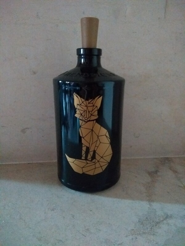 Donkere rechte fles met motief goud en ledlichtjes