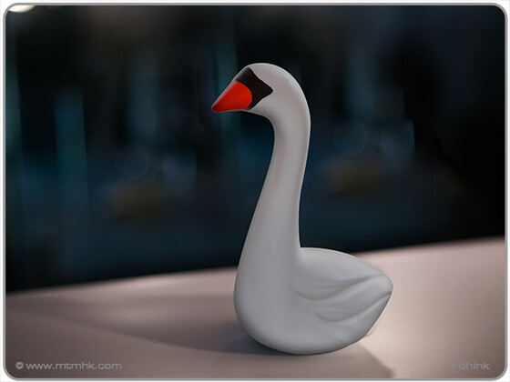 Dhink - Nightlight SWAN - Color changing LED
