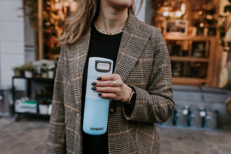 Kambukka Etna Grip Thermosbeker 500 ml - makkelijk reinigen - lekvrije Koffiebeker - Breezy Blue