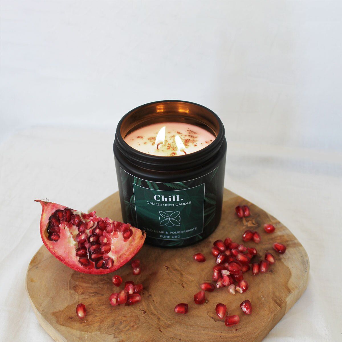 Candle Brothers - CBD Infused Geurkaars &quot;Chill&quot; - Wild Hemp &amp; Pomegranate