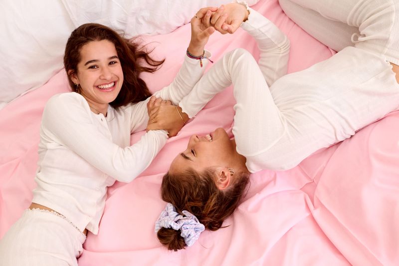 Woody x Kirilove – Damespyjama / Tienerpyjama – Offwhite – Lange Broek &amp; Top – Zachte Ribstof – Limited Edition Capsulecollectie