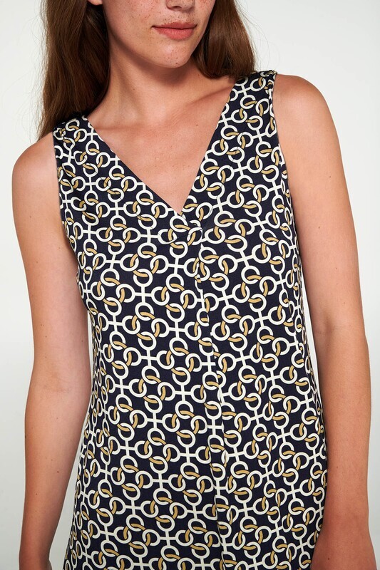 "Graphic Elegance: Vamp’s Geometric Pattern Summer Dress"