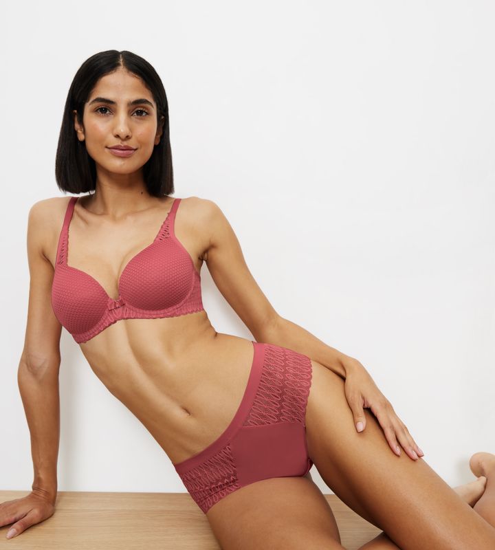 Triumph - Aura Spotlight WHP - Strawberry Allure