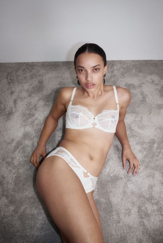 Triumph - BH Wild Gardenia Florale W - Ecru