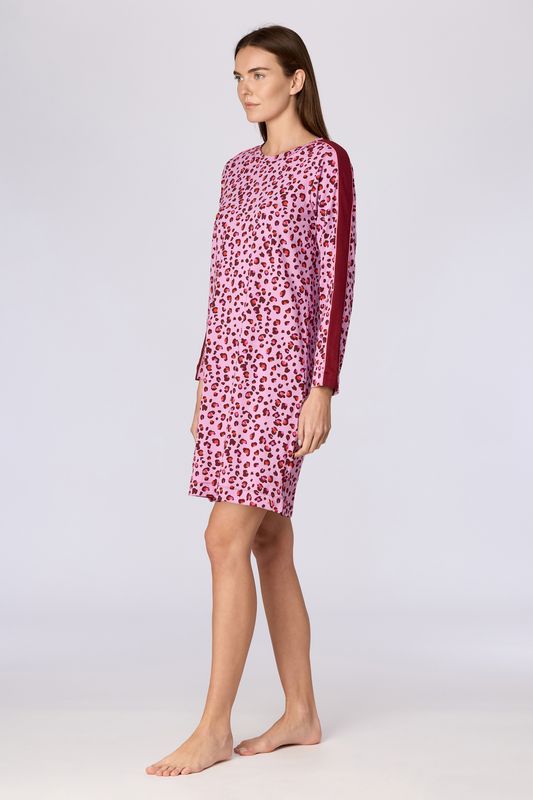 Woody - Dames Slaapkleedje - Roze Met Luipaardmotief