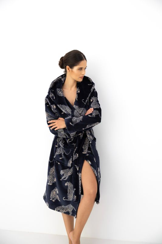Sensis - Kamerjas "Vespera" - Donkerblauw met Luipaard print - Superzachte Fleece
