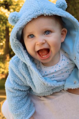 Woody Baby Teddy Jasje “My First Woody” – Lichtblauw – Sherpa Vest met Kap &amp; Berenoortjes
