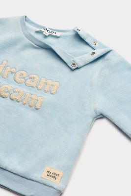 Woody Baby – Velours Pyjama “Dream Team” – Lichtblauw