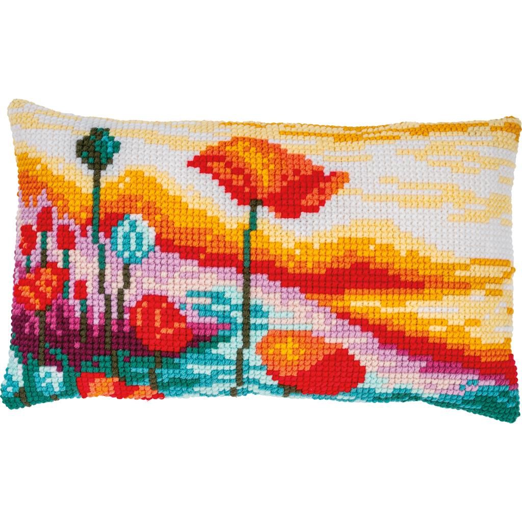 Kruissteek kussen &quot;Klaprozen landschap&quot; 50 x 30 cm