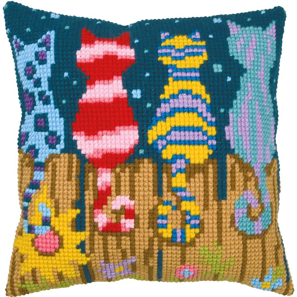 Kruissteek kussen &quot;Katten op het hek&quot;