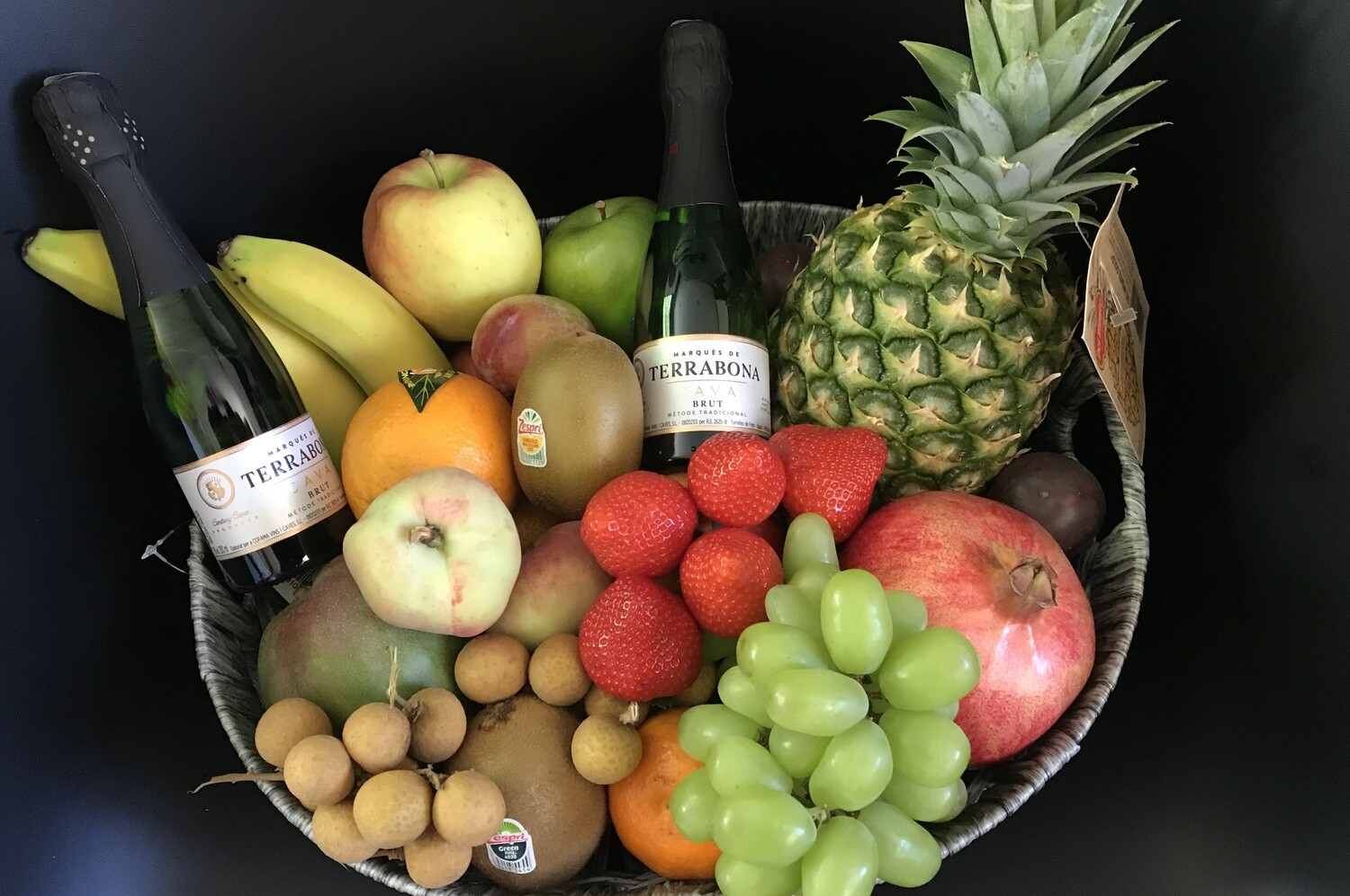 Fruitmand met mini Cava € 55,00
