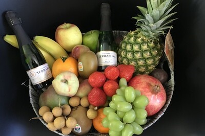 Fruitmand met mini Cava € 55,00