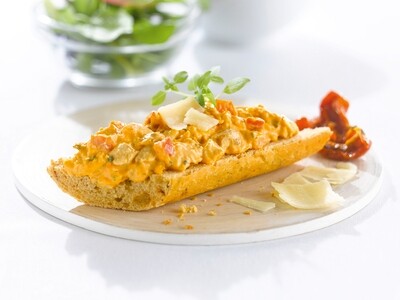 Kipsalade met parmezaan en rode pesto 170g