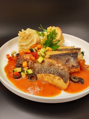 Op vel gebakken zeebaarsfilet