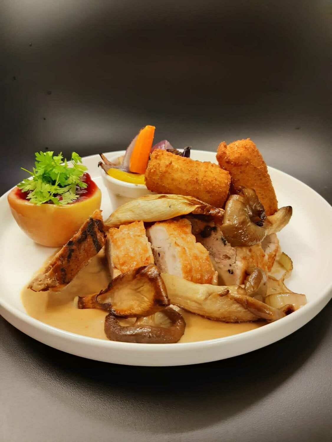 Gevulde kalkoenfilet met een vleugje truffel en poivradesaus