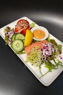 Duo van tomaat-garnaal en Schotse gerookte zalm