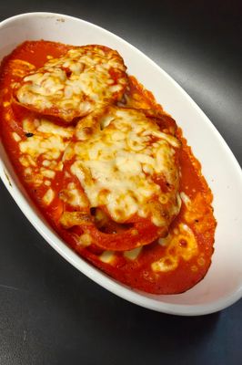 Pastarollade met aubergine, tomatensaus en parmezaan