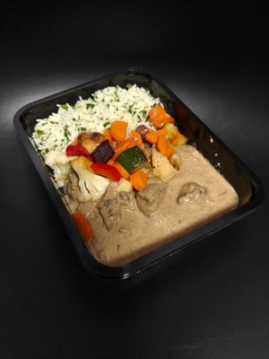 Indische Rundsstoverij met Rijst en Gebakken Groenten