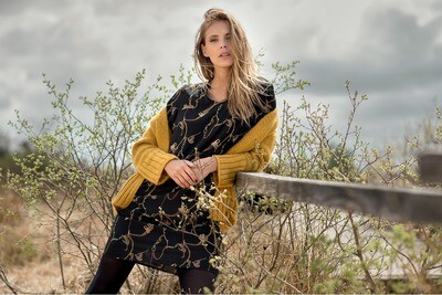 Signe Nature zwart kleed met Hermes motief