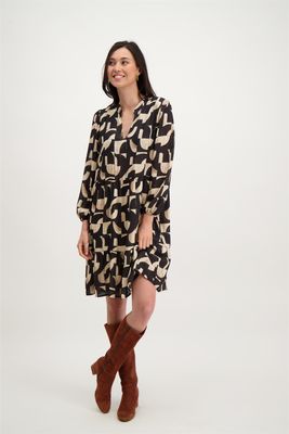 Signe Nature Kleed: Zwart / Ecru, met voile onderaan