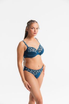 Louisa Bracq Slip laag model: Electric Waves