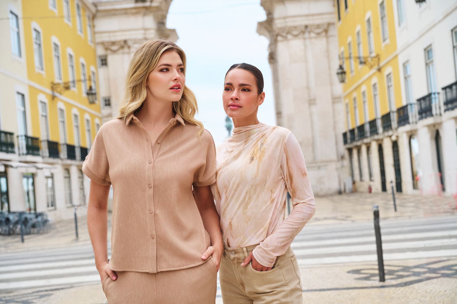 Esqualo Bloes : Light Sand, structuur stof