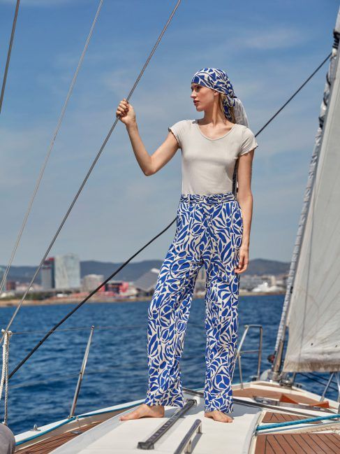 Janira Broek: Kaleido, Print Blauw / ecru