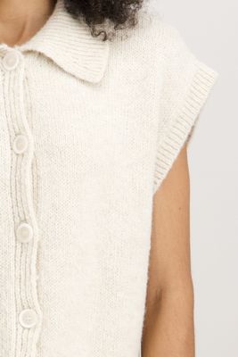 Signe Nature mouwloze cardigan met knopen: Cream kleur