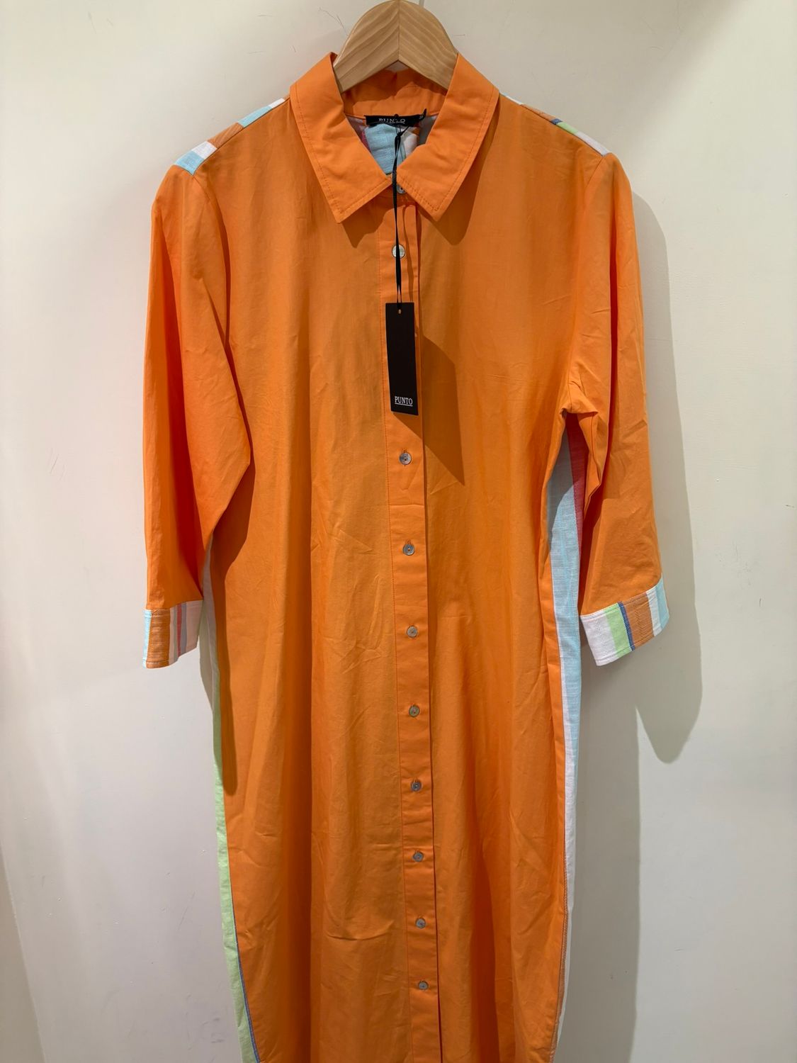 Punto Dames kleed: Joelle, oranje, gestreepte achterkant