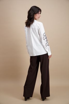 Signe Nature Bloes: Doorknoop model, Wit met bruine broderie