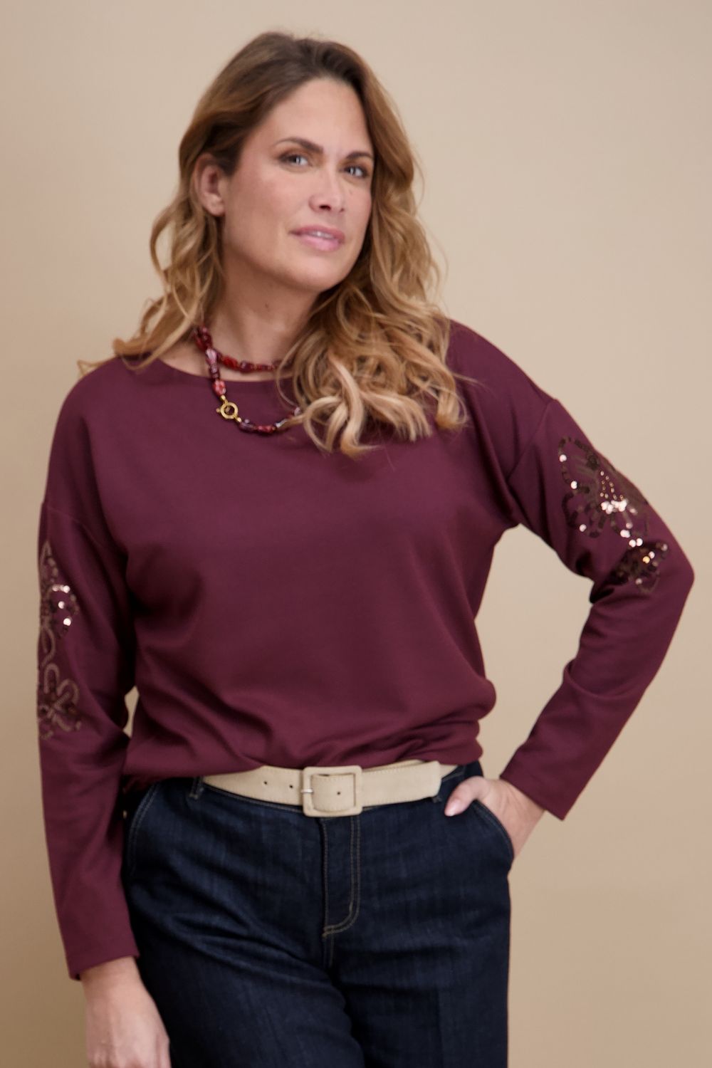 Signe Nature Sweater met pailletten op de mouw: Bordeau