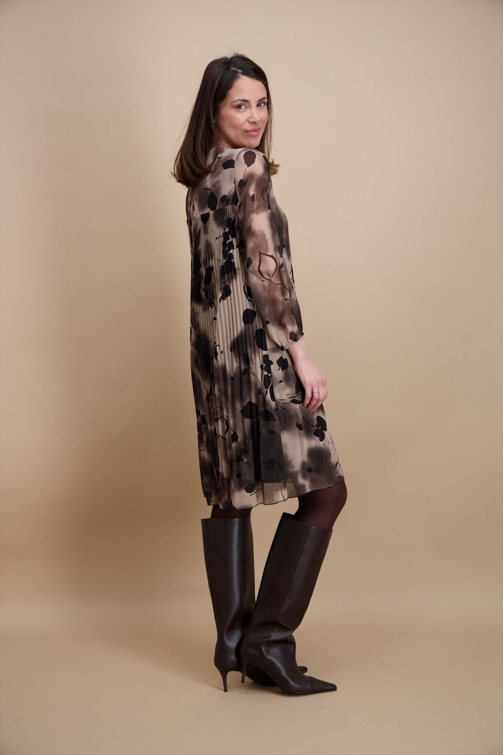 Signe Nature Kleed in plissé stof: Beige / zwart, volledig gevoerd